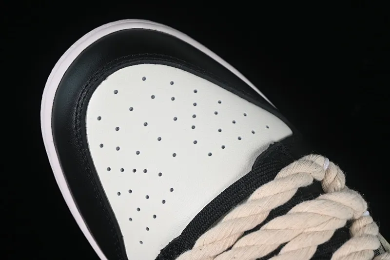 All categories Nk SB Dunk series Nk SB Dunk Low low-top sneakers Nk Dunk Low Fire Heart Scottish distressed panda SB deconstructed strap low-top retro casual sneakers DD1391-100
